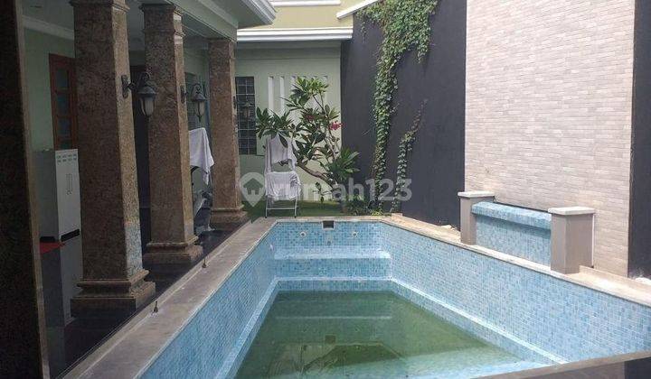 Dijual 2 Rumah Semi Furnished Ada Kolam Renang & Halaman Sangat Luas di Menteng, Jakarta Pusat 2