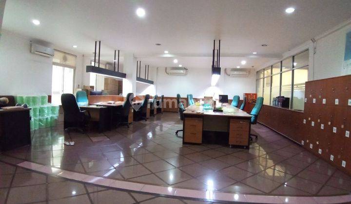 Dijual Perkantoran Bagus dan Luas Fully Furnished 904 m2 HGB Cikini, Jakarta Pusat 2