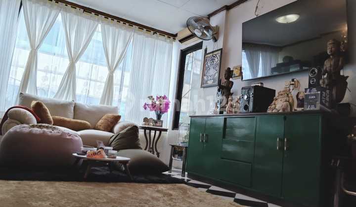 For Sale 4-Story Shophouse in Palmerah West Jakarta Strategic Location