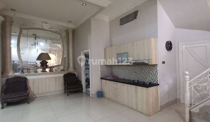 Rumah Gaya Eropa Victorian Dijual & Disewakan Semi Furnished SHM Menteng, Jakarta Pusat 2