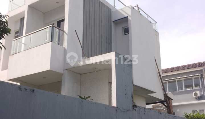 For Sale: Dream Luxury House with Mountain View in Sentul, Comfortable Location 2