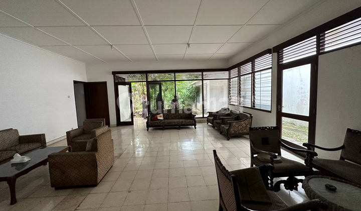 Dijual Rumah Vintage, Di Menteng Lokasi Strategis ,dekat Ke Megaria 2