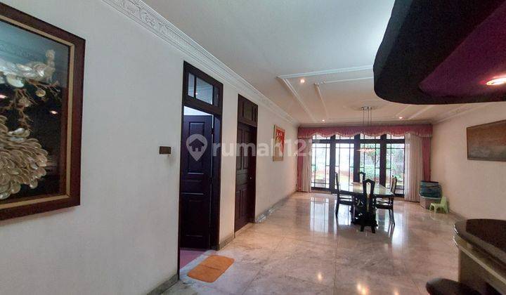 Rumah 2 Lantai Banyak Taman Ada Gazebo Semi Furnished Shm, di Menteng, Jakarta Pusat 2