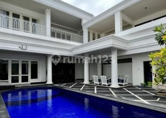 For Sale Well-Maintained Luxury House in Menteng Strategic and Comfortable Location 2