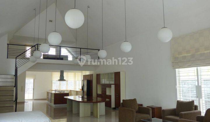 Rumah 2 Lantai Bagus Banyak Taman Fully Furnished SHM di Sentul, Bogor, Jawa Barat 1