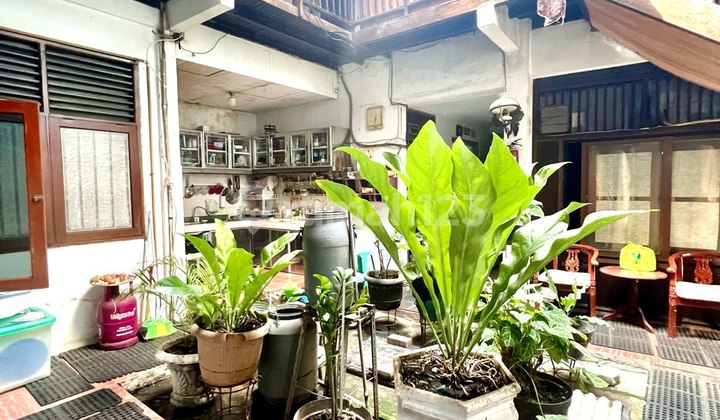 Rumah Vintage Bagus Luas Plus Kost kostan SHM di Menteng, Jakarta Pusat Rumah Vintage Bagus Luas Plus Kost kostan SHM di Menteng, Jakarta Pusat