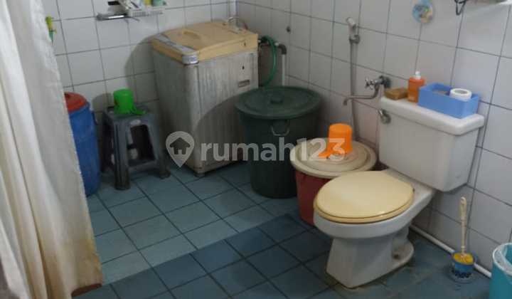 Rumah Vintage Dijual, Asri Banyak Pepohonan, Parkiran Luas, Halaman Bisa Untuk Berkebun, Semi Furnished, SHM di Menteng, Jakarta Pusat 2