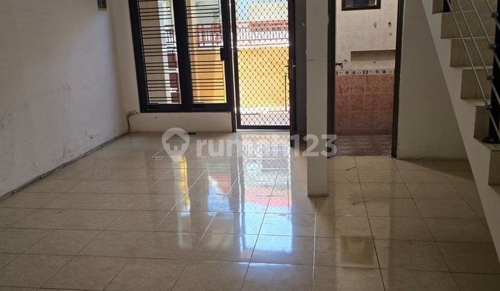 Disewakan Rumah 2 lantai di Lebak Indah Regency Surabaya 1