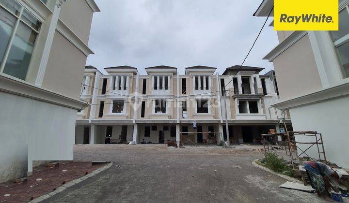 Dijual Rumah 3 Lantai SHM di Dharmahusada Indah Barat Surabaya 1