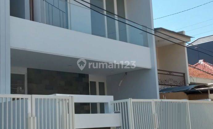 Dijual Rumah 2 Lantai SHM di Manyar Tirtoasri Surabaya 1