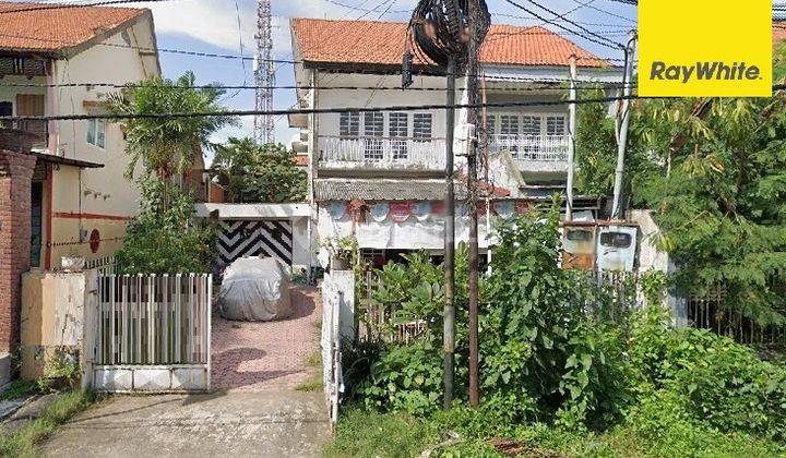 Dijual Rumah 2 Lantai SHM Pusat Kota di Jalan Comal Surabaya 1