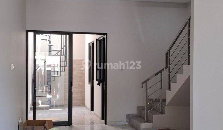 Dijual Rumah 2 Lantai di Tenggilis Mejoyo Selatan Surabaya 2