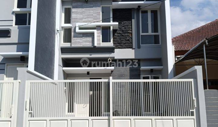 Dijual Rumah 2 Lantai SHM di Nginden Intan Timur Surabaya 1