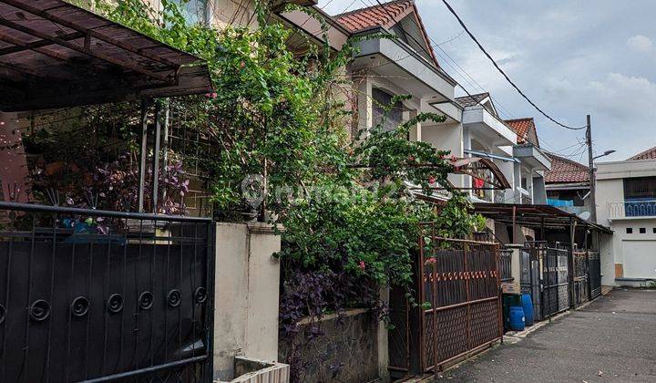 Rumah 2 Lantai di Jalan Swadarma Pesanggrahan 2