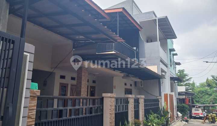 Rumah 2 Lantai SHM Dijual Cepat, Dekat Gerbang Tol Petukangan 1