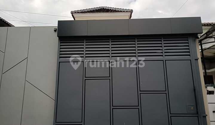 Rumah 2 Lantai Fully Furnished Minimalis Modern Dengan Pagar Tembok & Pintu Gerbang Baja
