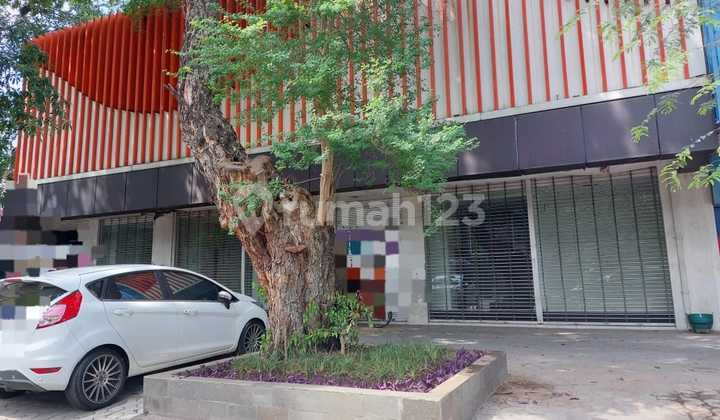 Ruko ( Bangunan Ruang Usaha ) Di Jalan Protokol Slamet Riyadi Pusat Kota Solo