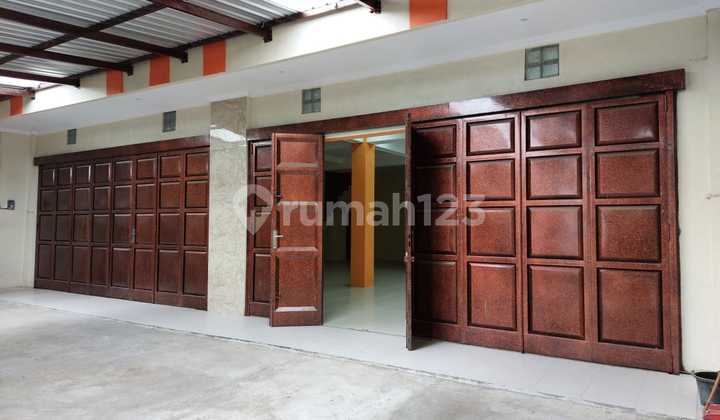 2-Story Shop House in Central Manahan Area, Solo City (Near Toll Gate)