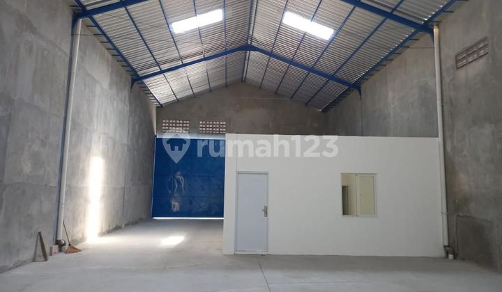 Warehouse with Access for 40ft Containers & Truck Trailers Located in Warehouse & Industrial Area. Complete with SHM (Land Certificate) & PBG (Building Construction Permit).