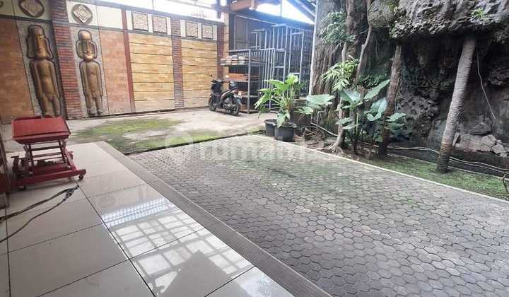 Large 2-Story House with Ethnic Nuance, Hook Position Area Sumber, Banjarsari, Central Solo City, Spacious Parking Area can fit 10 Cars (Near Toll Gate) 2