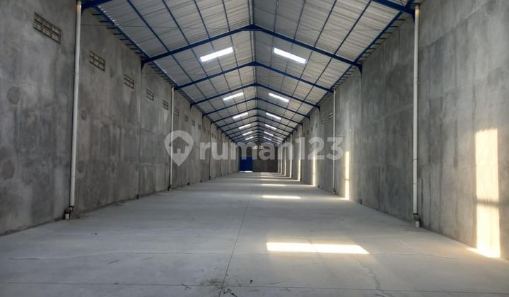 Warehouse with Access for 40ft Containers & Truck Trailers Located in Warehouse & Industrial Area. Complete with SHM (Land Certificate) & PBG (Building Construction Permit).