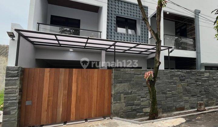 Rumah Mewah 2 Lantai Minimalis Modern Dengan 2 Balkon Depan Di Tengah Kota Solo  1