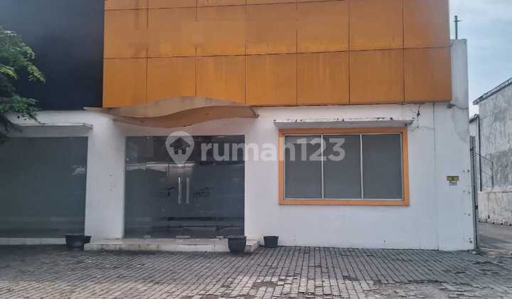 Shop House (Commercial Space Building) on a Busy Main Road Side Accessible by Container Trucks, Trailer Trucks, Wingbox Trucks. Shop House (Commercial Space Building) on a Busy Main Road Side Accessible by Container Trucks, Trailer Trucks, Wingbox Trucks.