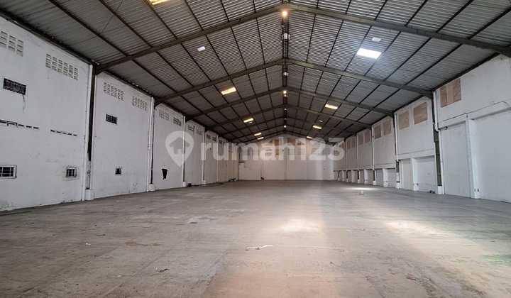 Gudang Tengah Kota Solo Baru, bisa Diakses Truck Container, Truck Trailer, Terletak di Tengah Pusat Bisnis Perdagangan & Perkantoran Solo Baru Gudang Tengah Kota Solo Baru, bisa Diakses Truck Container, Truck Trailer, Terletak di Tengah Pusat Bisnis Perdagangan & Perkantoran Solo Baru