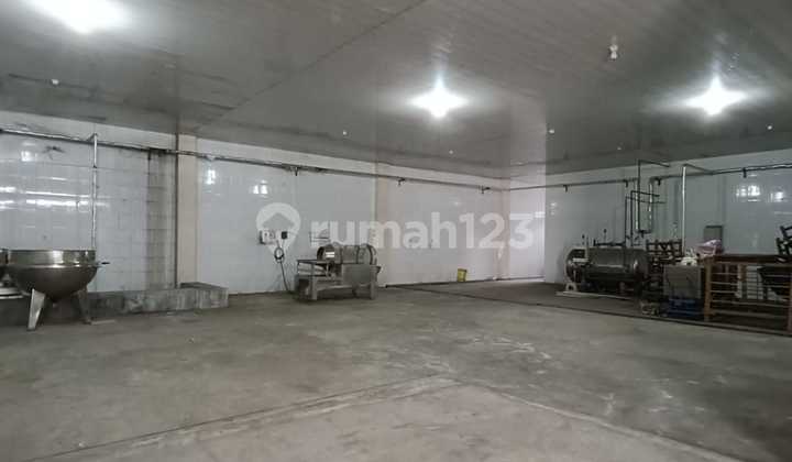 Warehouse in Solo City Center Accessible by Fusso Trucks, Tronton Trucks, Considered Close to Toll Gate Warehouse in Solo City Center Accessible by Fusso Trucks, Tronton Trucks, Considered Close to Toll Gate