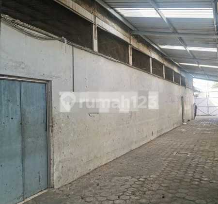 Warehouse Accessible by 40-Foot Container Trucks & Trailer Trucks, Location Near Toll Gate, Front Width: 9 Meters Warehouse Accessible by 40-Foot Container Trucks & Trailer Trucks, Location Near Toll Gate, Front Width: 9 Meters