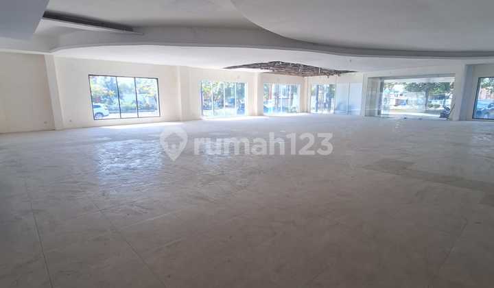 Single-Storey Shop House (Commercial Space) on a Busy Main Road Near Manahan Stadium Solo (Near Toll Gate), with a Large Parking Area. 2