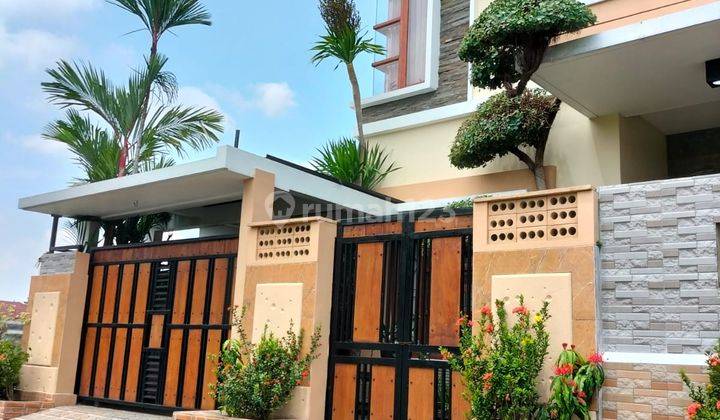 Rumah Mewah 2 Lantai Dengan Balkon & Pagar Tembok Di Colomadu 2