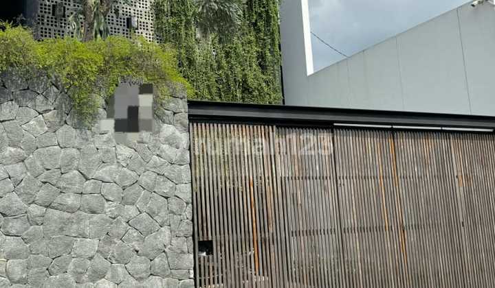 Rumah Mewah 2 Lantai Fully Furnished Dengan Private Pool Di Tengah Kota Solo 1