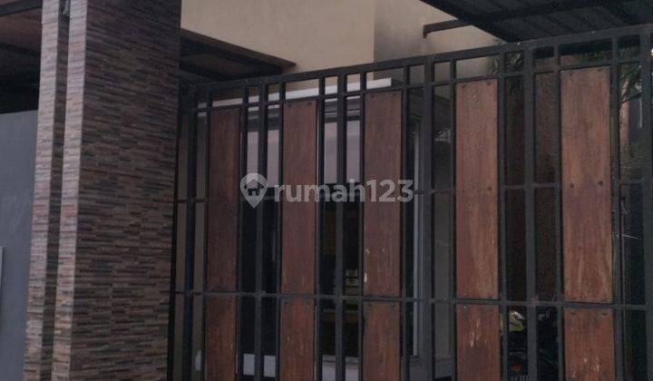 Rumah Minimalis Modern Berpagar  
( 1 Lantai ) Solo Baru 1