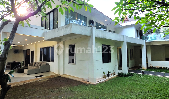 Rumah Megah Hook Kebayoran Baru 469M² Strategis Halaman dan Balkon Luas