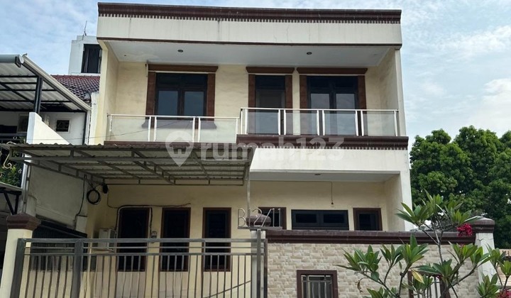 Rumah 2,5lt 8x18 144m 3KT Green Garden Kebon Jeruk Jakarta Barat