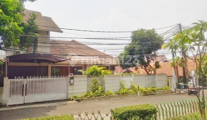 Rumah Jati Padang Ps Minggu 380m2 7KT Furnished Hoek Depan Taman