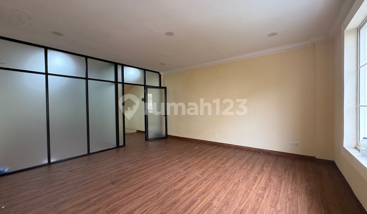 Ruko Eksklusif Pik 75M2 5X15 HGB Semi Furnished Ada Meeting Room Ruko Eksklusif Pik 75M2 5X15 HGB Semi Furnished Ada Meeting Room