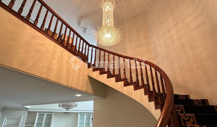 Rumah Mewah Hoek di Zambrud, Permata Hijau 2