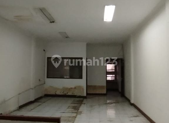 For sale, ready-to-occupy shophouse