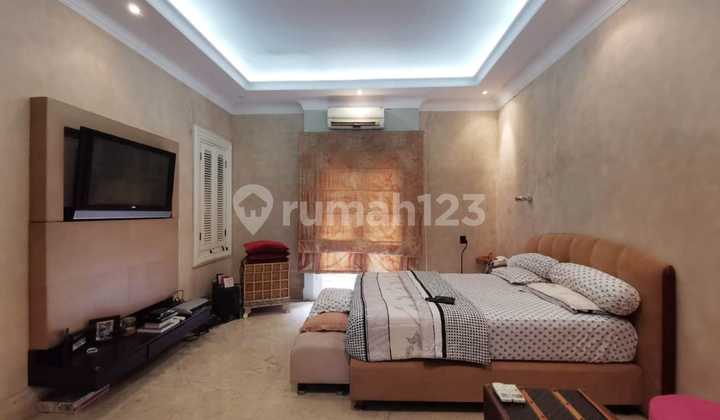 Jual Rumah Mewah Ada Swimming Pool di Vgi Kelapa Gading Jual Rumah Mewah Ada Swimming Pool di Vgi Kelapa Gading