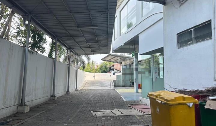 Disewakan. Showroom.mobil Siap.pkai Disewakan. Showroom.mobil Siap.pkai