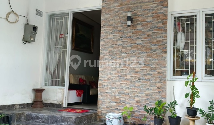 Quick Sale Ready-to-Occupy House in Kelapa Gading Quick Sale Ready-to-Occupy House in Kelapa Gading