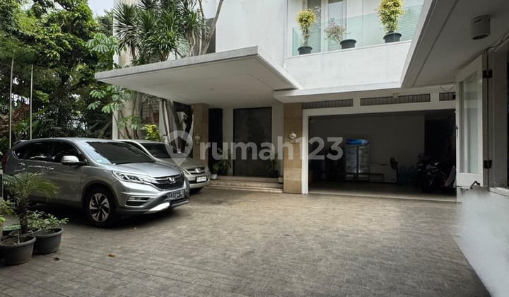 MODERN CORNER HOUSE on MULAWARMAN Street, SELONG, KEBAYORAN BARU