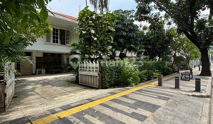 COMMERCIAL ZONE HOUSE on WIJAYA Street, PETOGOGAN, KEBAYORAN BARU, SOUTH JAKARTA.