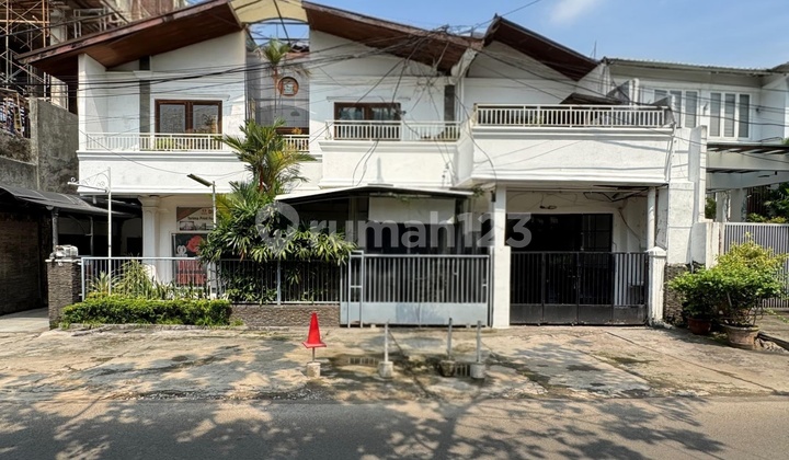 RUMAH MENARIK di Jl CIPAKU, SENOPATI, KEBAYORAN BARU, JAKSEL RUMAH MENARIK di Jl CIPAKU, SENOPATI, KEBAYORAN BARU, JAKSEL