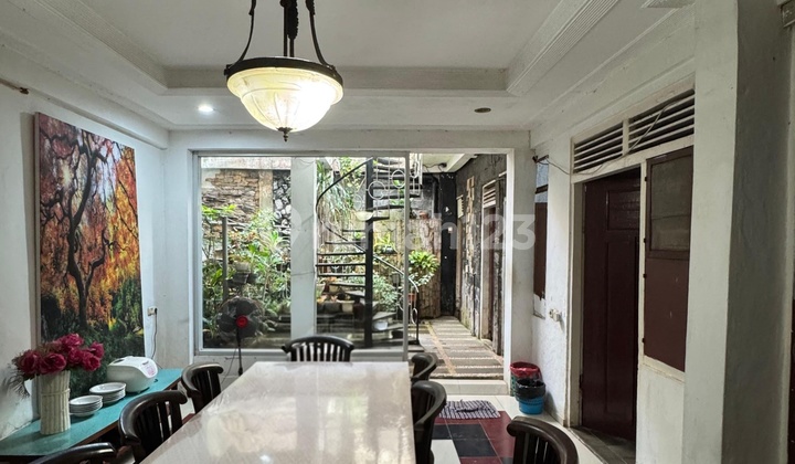 RUMAH MENARIK di Jl CIPAKU, SENOPATI, KEBAYORAN BARU, JAKSEL 2