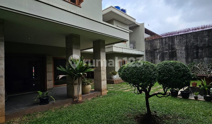 RUMAH LUAS SEMI FURNISH at Jl MAS PUTIH, PERMATA HIJAU 2