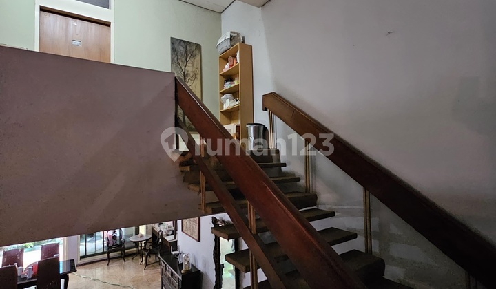 RUMAH HOEK DEPAN TAMAN di Jl TAMAN PAKUBUWONO, JAKSEL 2