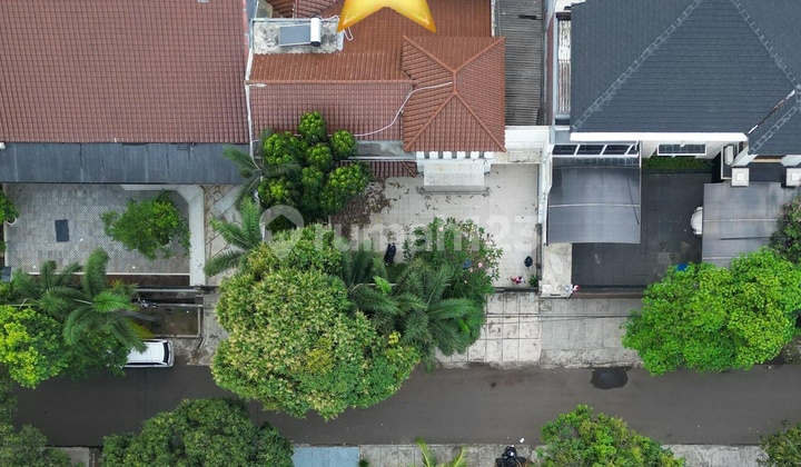 COZY & PEACEFUL HOUSE on BRAWIJAYA Street, KEBAYORAN BARU, SOUTH JAKARTA